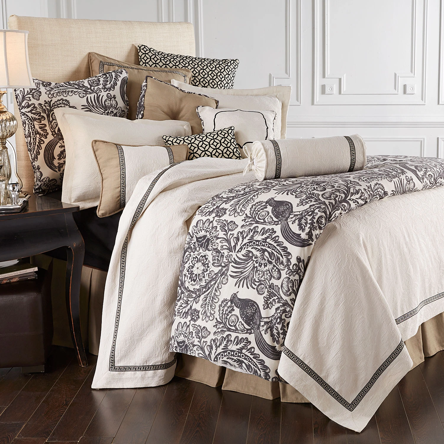 Liza White Matelassé Coverlet Set 2 Liza White Matelassé Coverlet Set - Image 2