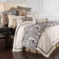 Liza White Matelassé Coverlet Set
