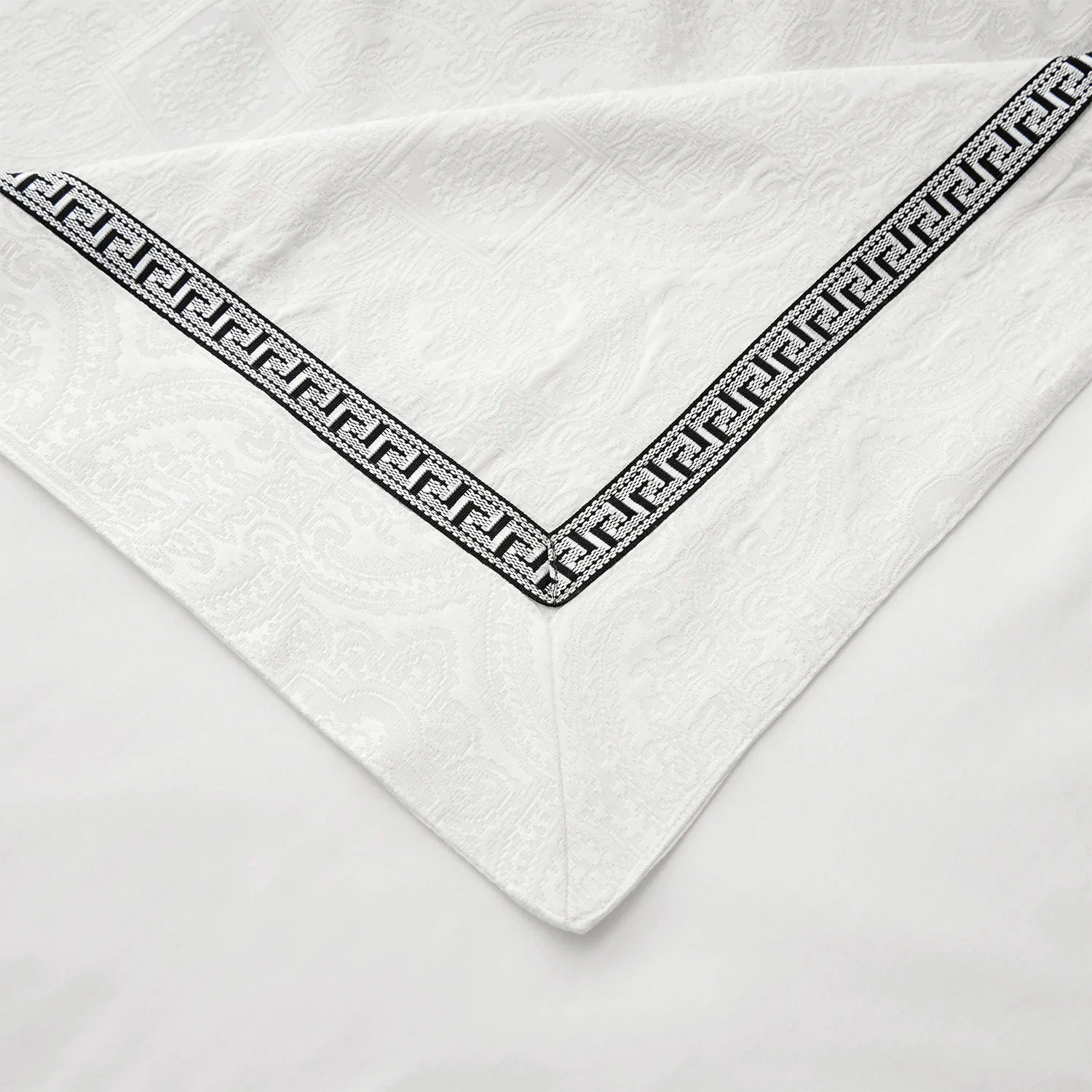 Liza White Matelassé Coverlet Set 7 Liza White Matelassé Coverlet Set - Image 7